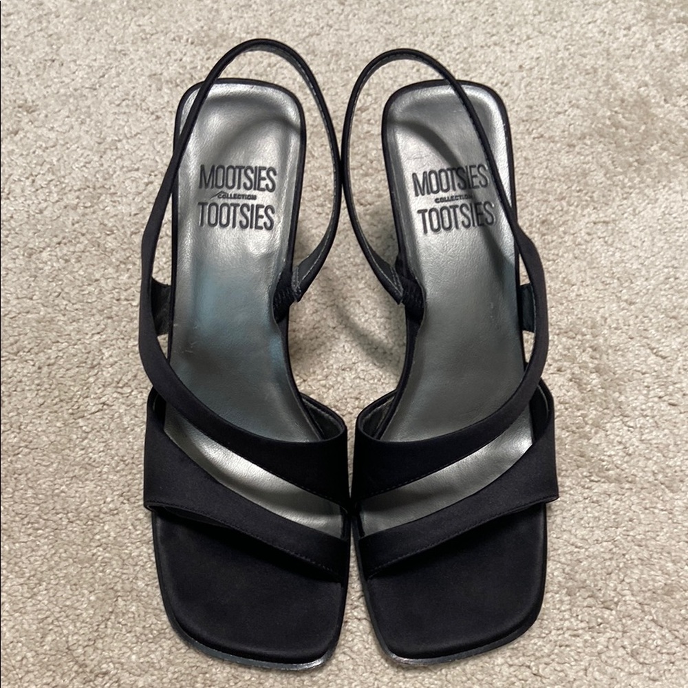 Mootsies Tootsies Black Sandals Sleek Slingback Design